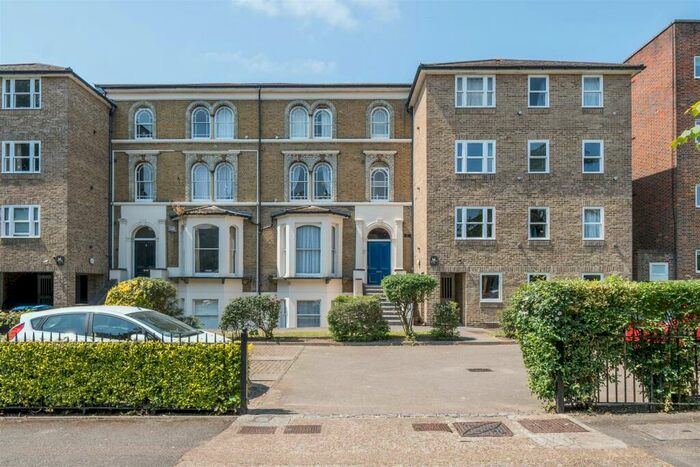 2 Bedroom Apartment To Rent In The Avenue, Surbiton, KT5