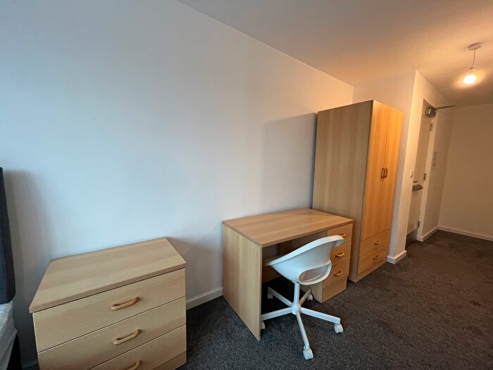 1 Bedroom Studio To Rent In Flat B, - Clarendon Road, LS2