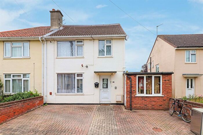4 Bedroom End Of Terrace House For Sale In Peverel Road, Cambridge, CB5