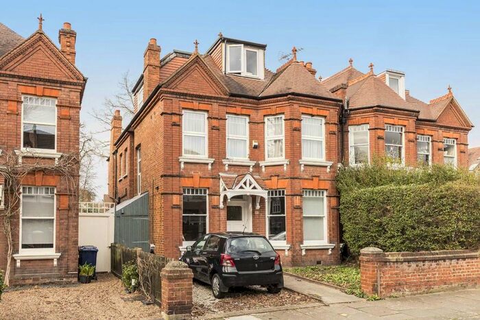 4 Bedroom Flat To Rent In Lyncroft Gardens, London, W13