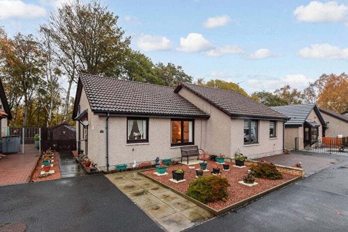 2 Bedroom Semi Detached Bungalow For Sale In Gifford Court, Glenrothes, KY6