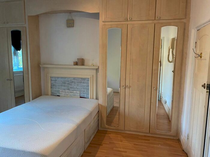 1 Bedroom Detached House To Rent In Broadlands Avenue, London, SW16