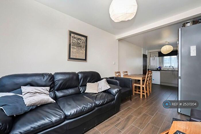 4 Bedroom Maisonette To Rent In Windermere House, London, E3