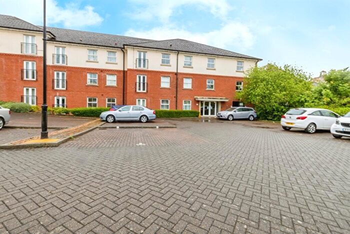 2 Bedroom Flat For Sale In Olsen Rise, Lincoln, LN2