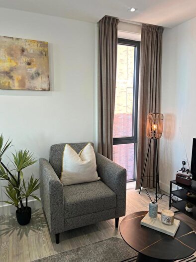 2 Bedroom Flat To Rent In Oxbow, Stephenson House, M5