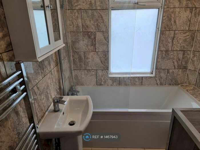 3 Bedroom Flat To Rent In Godwin Road, London, E7