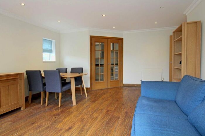 2 Bedroom Flat To Rent In Skerne Walk, Kingston Upon Thames, KT2