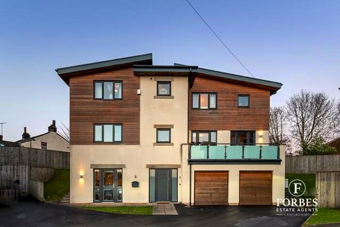 3 Bedroom Semi-Detached House For Sale In Hill Top Lane, Whittle-le-woods, Nr Chorley, PR6