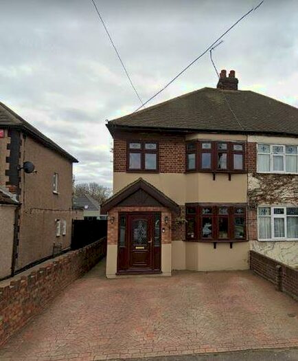 3 Bedroom Semi-Detached House To Rent In South Street, Rainham, RM13