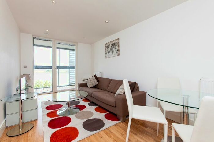 2 Bedroom Flat To Rent In New Capital Quay, Beacon Point, Greenwich SE10