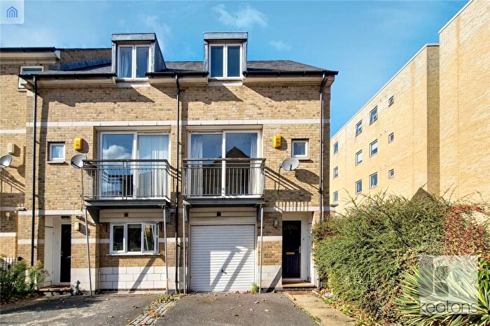 3 Bedroom Semi-Detached House To Rent In Napier Avenue, Isle Of Dogs, London, E14