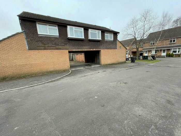 2 Bedroom Flat To Rent In Warbler Close, Upton, Poole, BH16