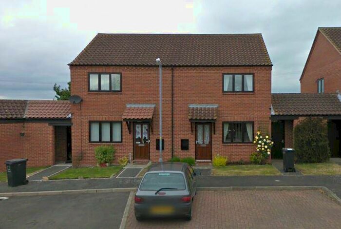 2 Bedroom Semi-Detached House To Rent In Dealtry Close, DN21