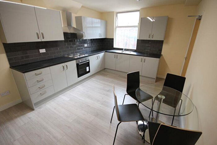 5 Bedroom End Of Terrace House To Rent In Archery Terrace, Leeds, LS2