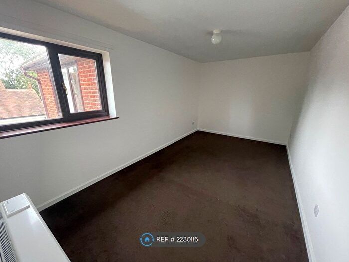 1 Bedroom Flat To Rent In Regents Court, Southminster, CM0