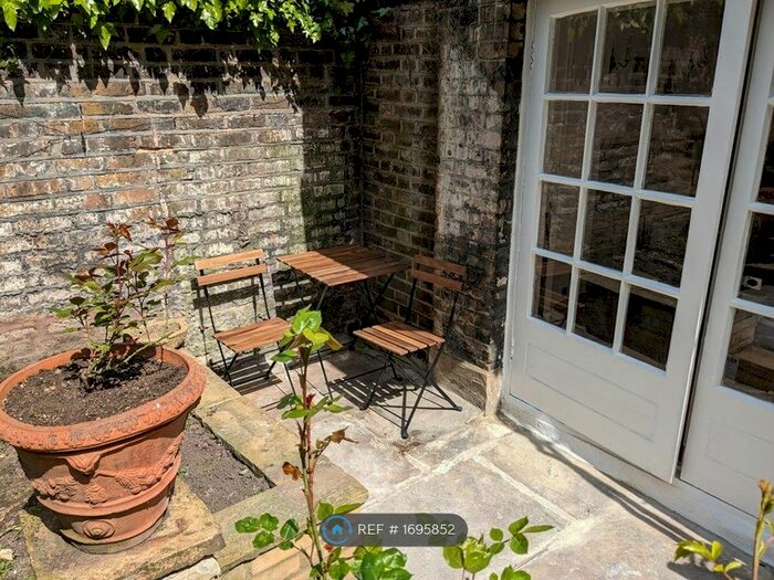 Studio To Rent In Addison Road, London, W14