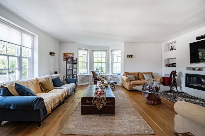 4 Bedroom Apartment For Sale In Avenue Road, London, NW8