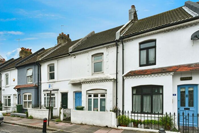 1 Bedroom Terraced House For Sale In Whitehawk Road, Brighton, BN2