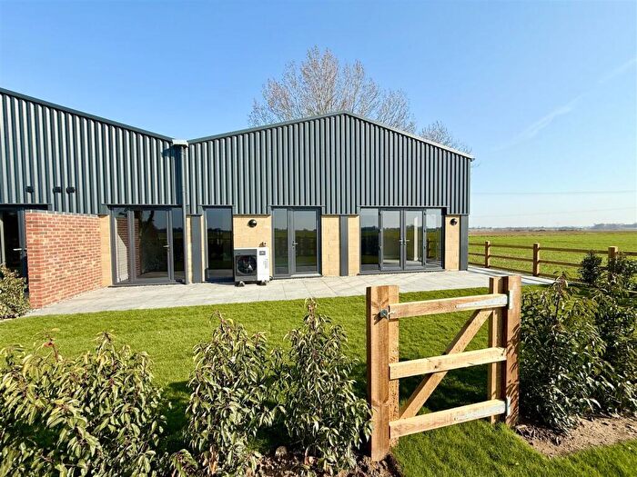 3 Bedroom Barn Conversion For Sale In Heath Road, Rollesby, NR29