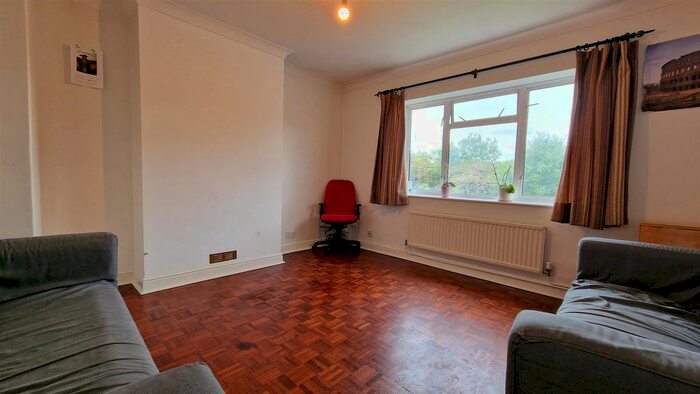 2 Bedroom Maisonette To Rent In Grosvenor Avenue, Hayes, UB4
