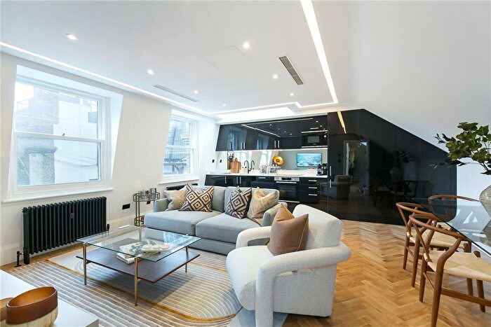 2 Bedroom Flat To Rent In Great Portland Street, London, W1W