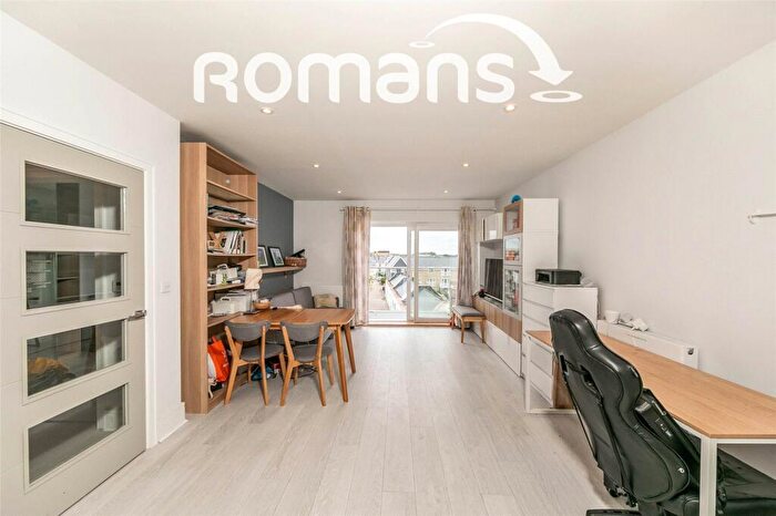 3 Bedroom Flat To Rent In Sunapee Road, Reading, Berkshire, RG2
