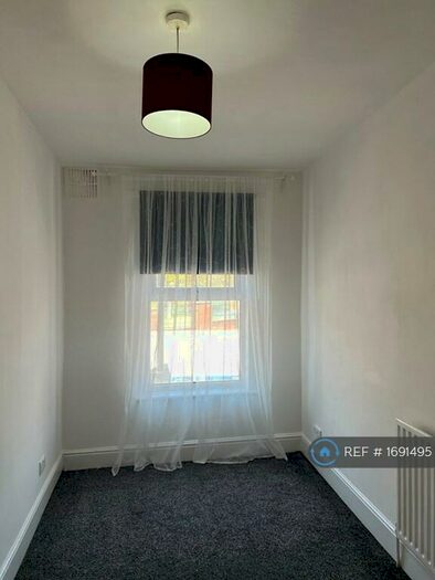 2 Bedroom Flat To Rent In Firth Park Road, Sheffield, S5
