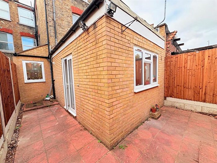 1 Bedroom Flat To Rent In Heath Road, Twickenham, TW1