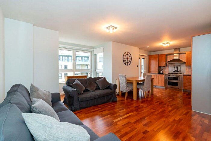 3 Bedroom Flat To Rent In Portland Gardens, Edinburgh, EH6