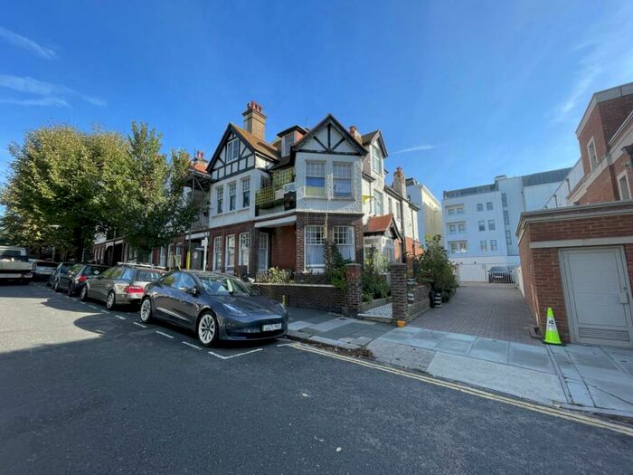 Studio To Rent In York Avenue, Hove, East Sussex, BN3