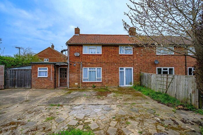 3 Bedroom End Of Terrace House For Sale In Warren Close, Hatfield, AL10