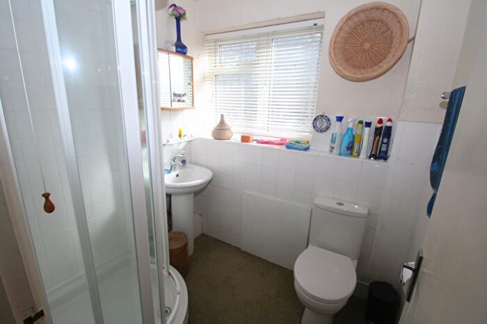 2 Bedroom Flat For Sale In Hamilton Ct, Drake Avenue, Worthing, BN12