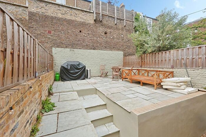 2 Bedroom Flat To Rent In Chesterton Road, North Kensington, W10
