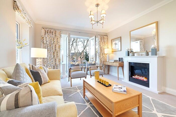 2 Bedroom Apartment For Sale In Hatch Lane, Windsor, SL4