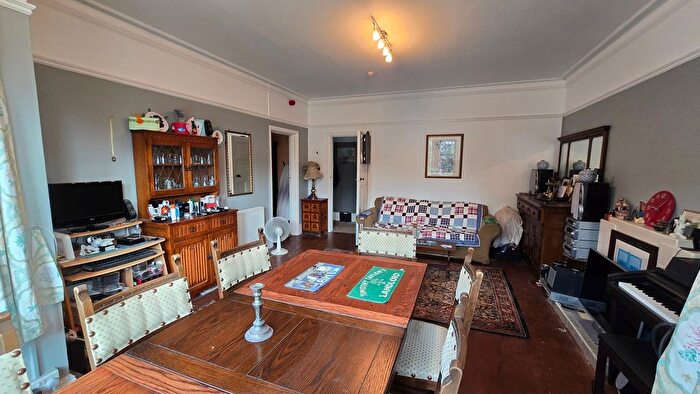 1 Bedroom Flat For Sale In De La Warr Road, Bexhill-On-Sea, TN40