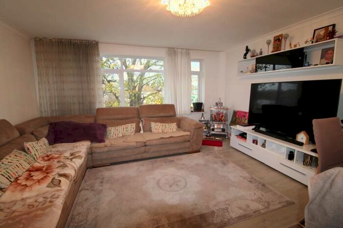 2 Bedroom Flat To Rent In Hertford Road, Edmonton, N9