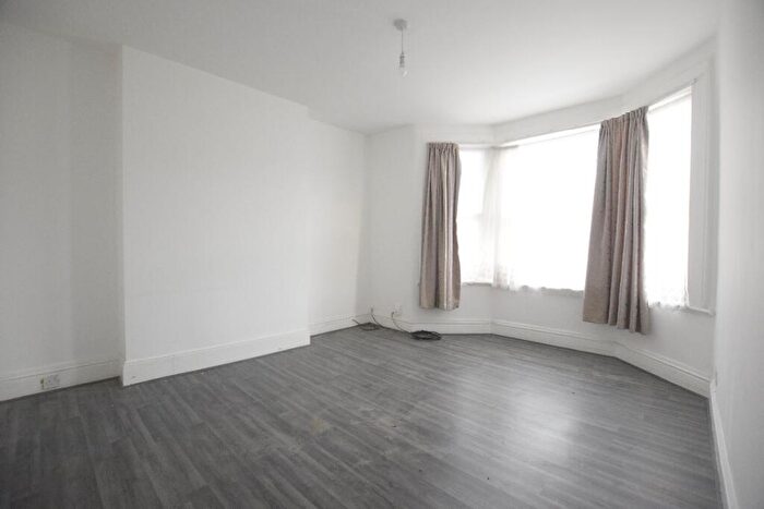 2 Bedroom Flat To Rent In Mortlake Road, Ilford, IG1