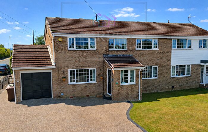 4 Bedroom Semi-Detached House For Sale In Pear Tree Close, Pontefract, West Yorkshire, WF8