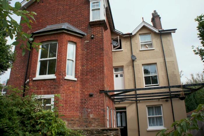 Flat To Rent In Brighton Road, Redhill, RH1