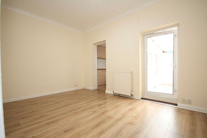 2 Bedroom Terraced House To Rent In Courtenay Road, Woking, GU21