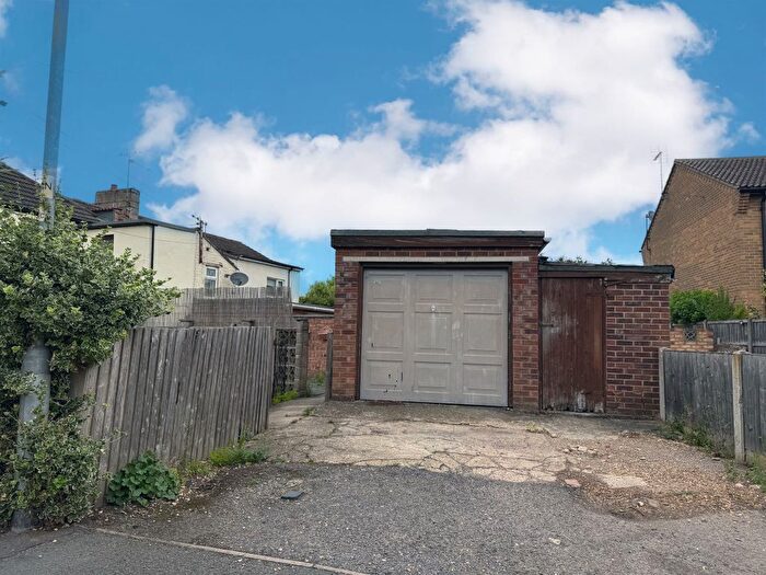 3 Bedroom Terraced House For Sale In Clay Lake, Spalding, PE11