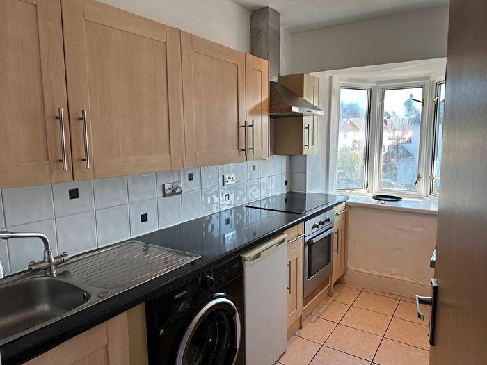 1 Bedroom Flat To Rent In The Vale, London, NW11