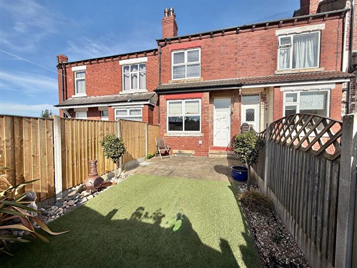 2 Bedroom Terraced House For Sale In West View, Kippax, Leeds, LS25