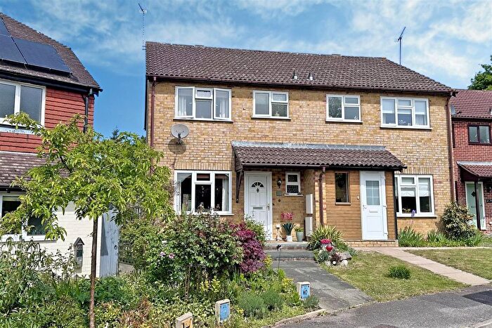 3 Bedroom Semi-detached House For Sale In Woodberry Close, Chiddingfold, Godalming, GU8
