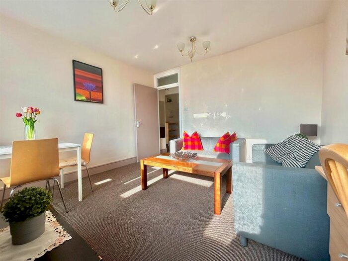 2 Bedroom Flat To Rent In Holland Road, Kensington, W14
