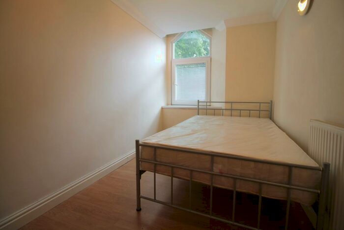 2 Bedroom Flat To Rent In The Walk, Roath, Cardiff, CF24