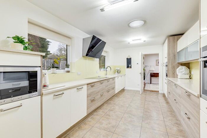 4 Bedroom Detached House For Sale In St. Ives Close, Welwyn, Hertfordshire, AL6