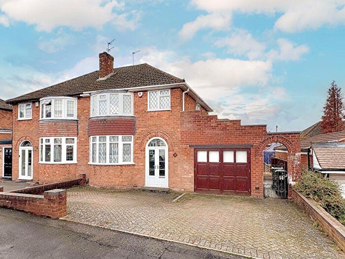 3 Bedroom Semi-Detached House For Sale In Eastleigh, Sedgley, DY3