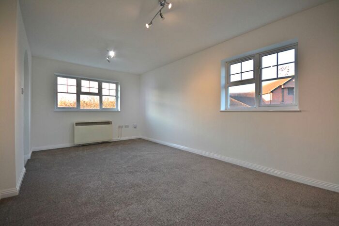 1 Bedroom Flat To Rent In Roby Drive, Bracknell, RG12