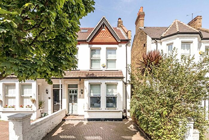 5 Bedroom Semi-detached House For Sale In Gordon Road, Ealing, W13